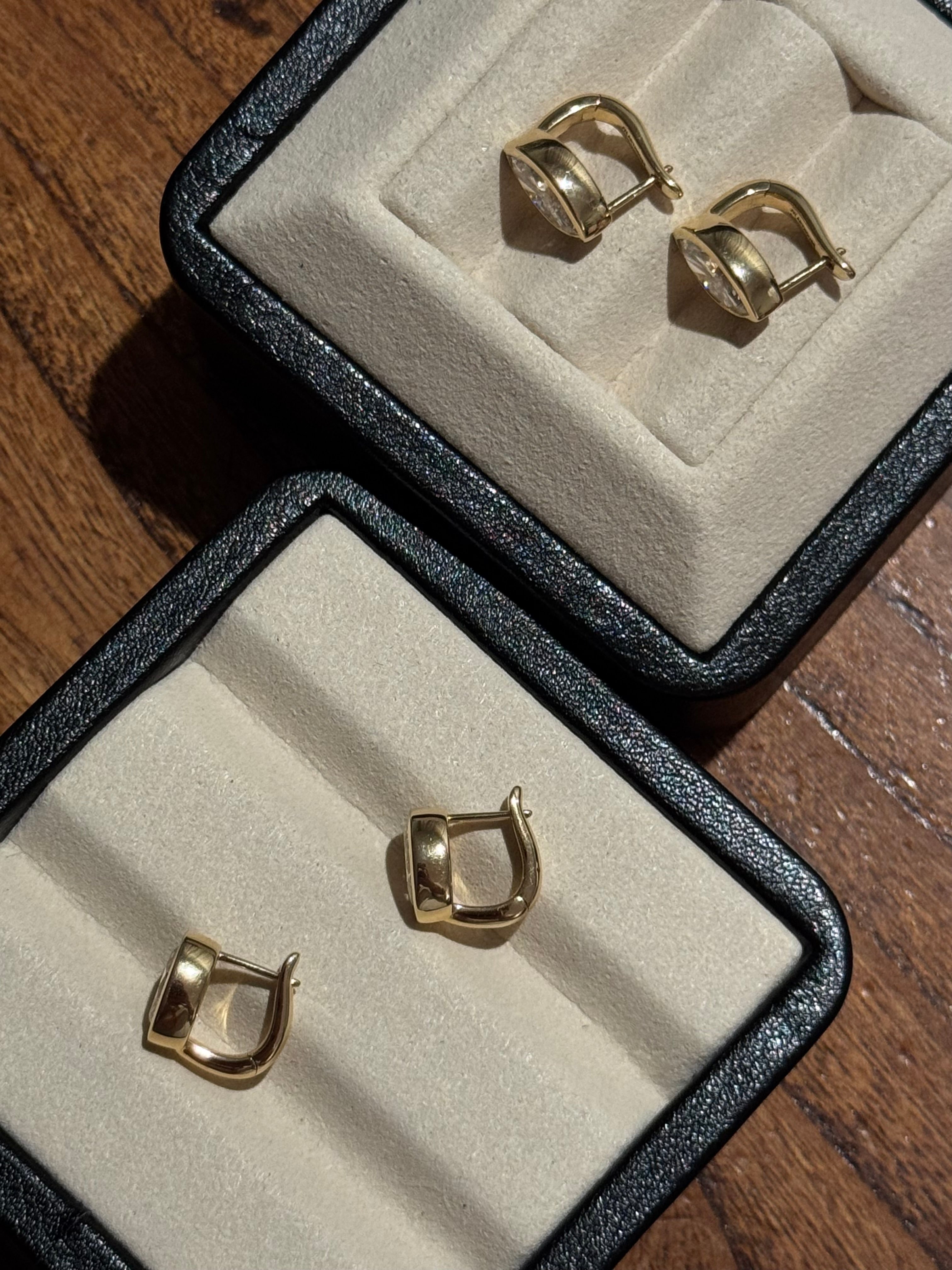 18K 实心黄金耳环，镶嵌椭圆形钻石